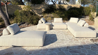Modular garden sofa in Spain: one outdoor sofa, several solutions